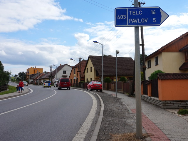 DSC01077x403