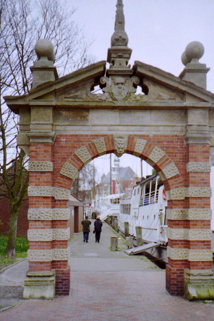20150129004707_02emden