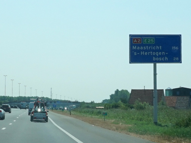 DSC00102a2zbisde