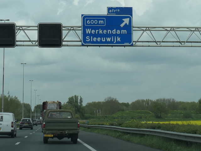 P1030809a27nx23