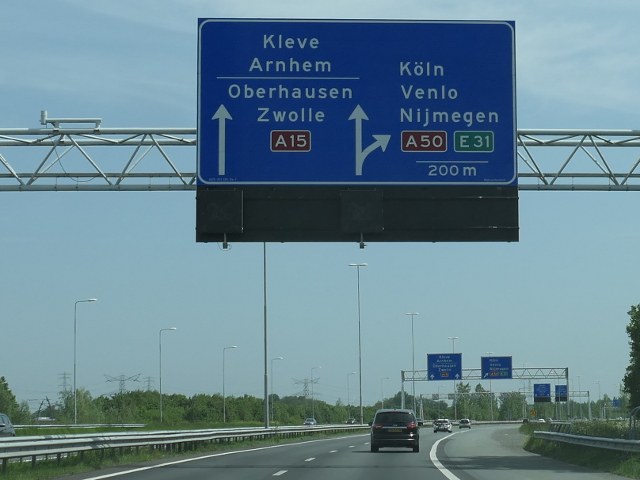 P1050346a15ovalburg
