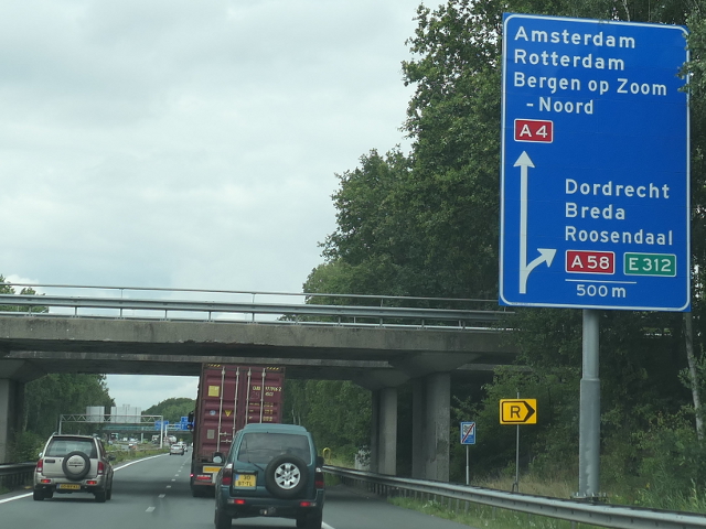 P1090292a4nzoomland