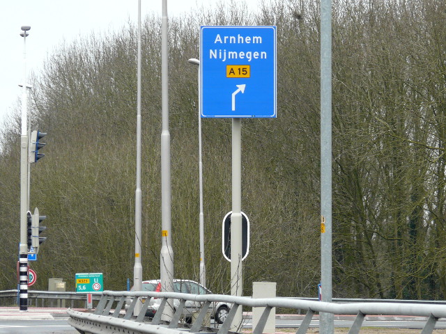 P1300482a15geelechteld