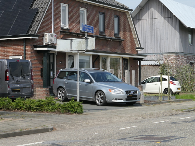 P1010855wijnbergenachterkant_e
