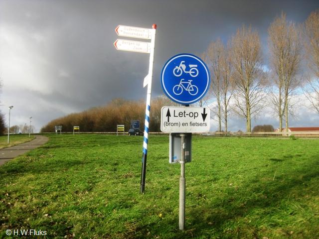 bromenfietsersstanddaarbuiten