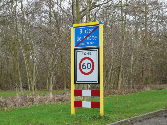 P1020562buitendeveste