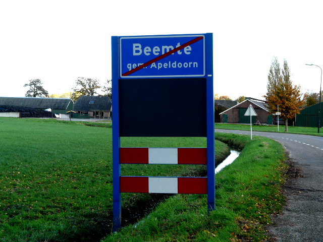 P1010372beemte