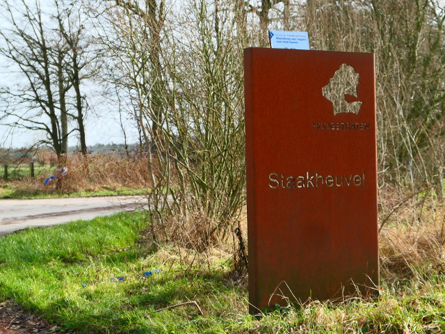P1240273staakheuvel_w