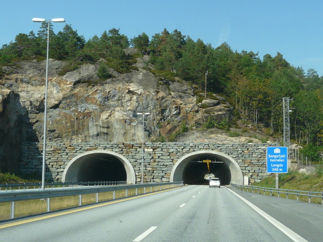 P1080506e18