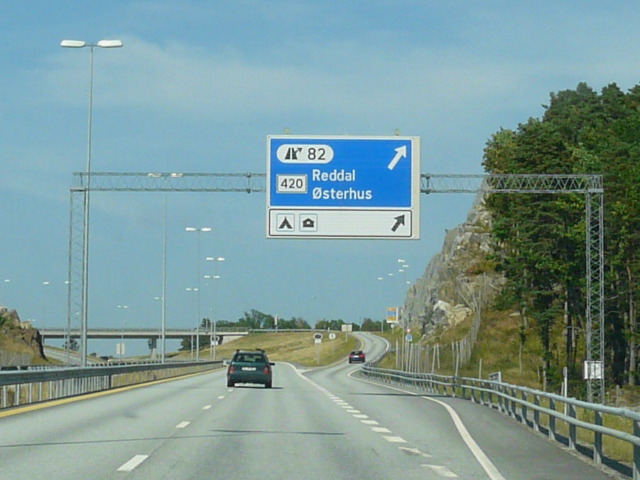 P1080511x420