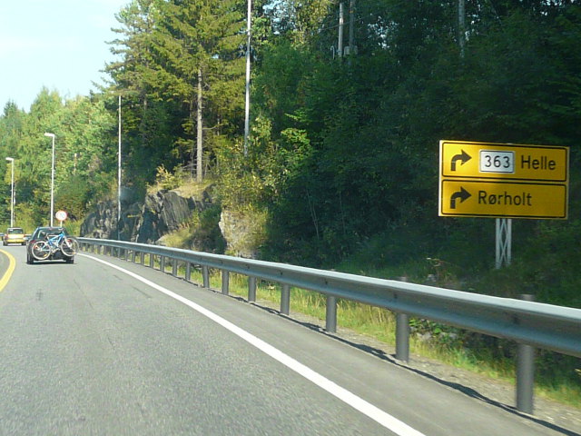 P1080557x363