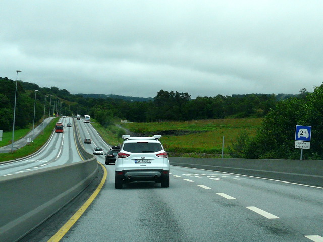 P1180375x580carpoolstrook
